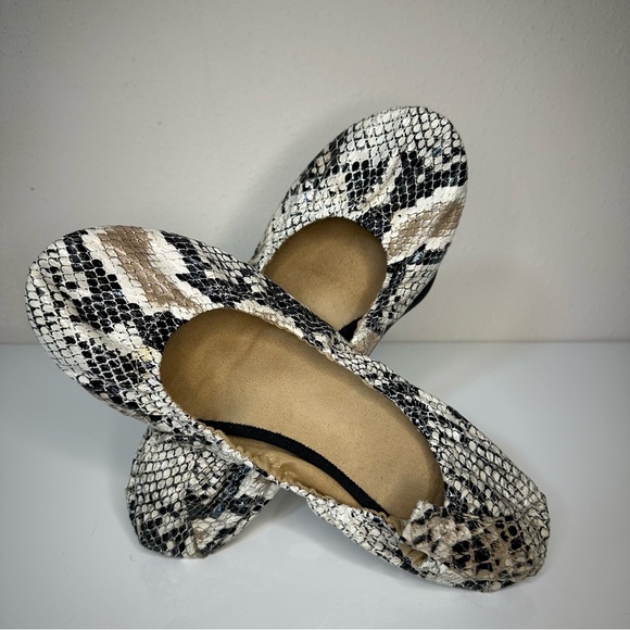 Old Navy Snake Print Flats - Picture 3 of 10